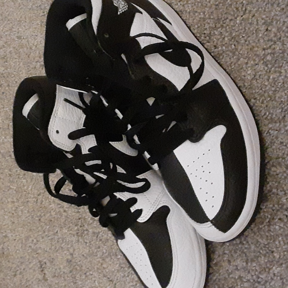 ▪️◽️NIKE Women’s Air Jordan 1 Mid SE ‘Homage’